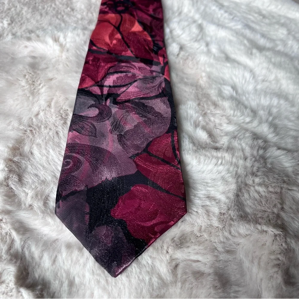 Retro Tie - Picture 2 of 4